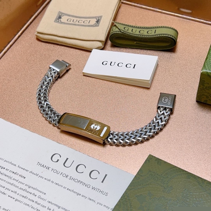 G*u*i bracelets